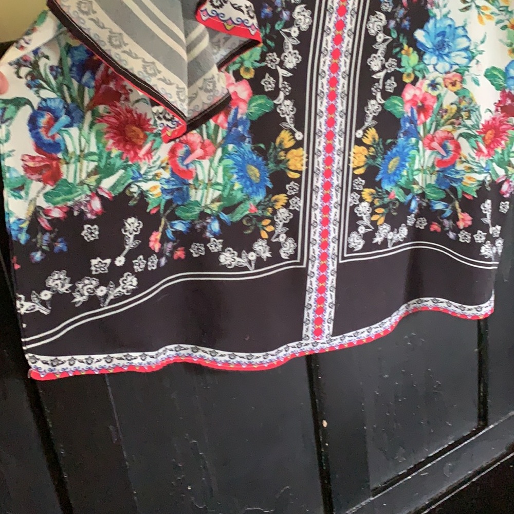 Umgee floral short sleeve tunic top 1X EUC - Picture 4 of 6